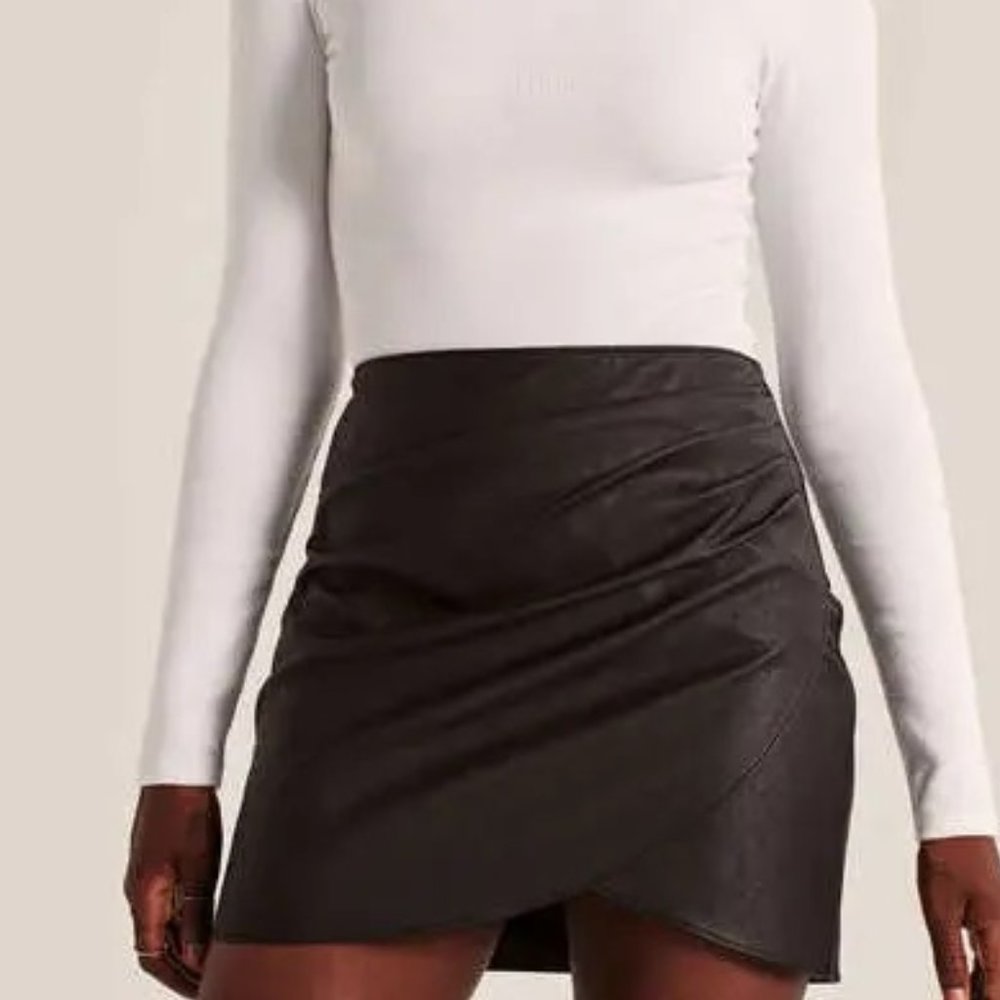 Abercrombie & Fitch Leather Skit